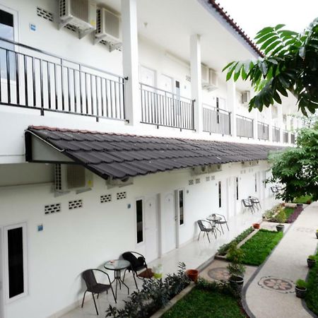 Reddoorz Near Mataram University Экстерьер фото