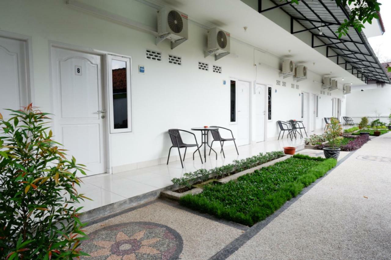 Reddoorz Near Mataram University Экстерьер фото