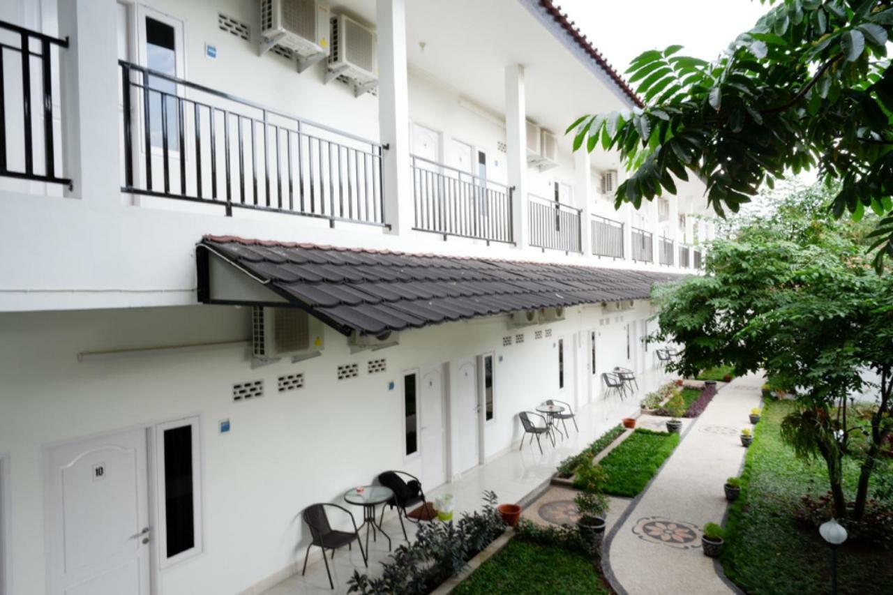 Reddoorz Near Mataram University Экстерьер фото