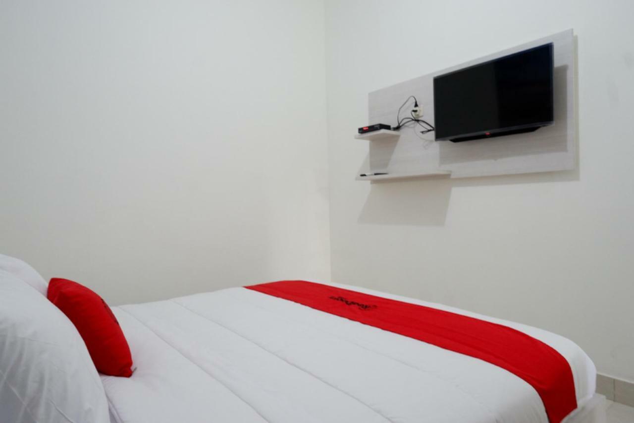 Reddoorz Near Mataram University Экстерьер фото