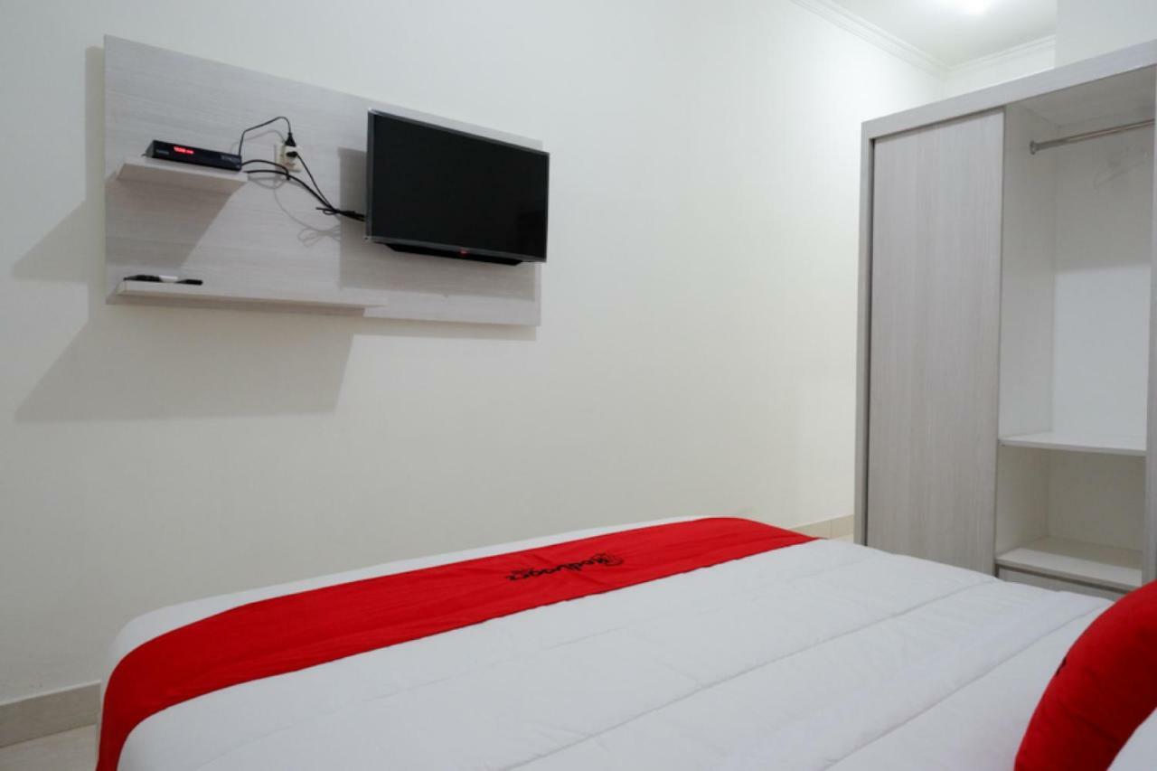 Reddoorz Near Mataram University Экстерьер фото